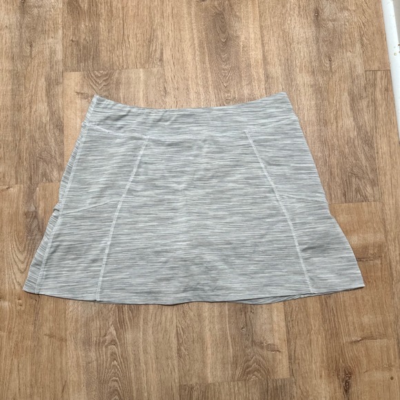 Peter Millar | Women's Heathered Gray Wicking UPF 50+ Golf Skirt Skort, Size XL - Picture 2 of 8